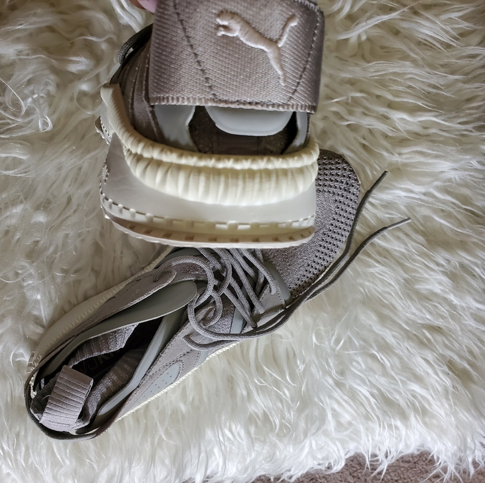 Women's Puma sneakers